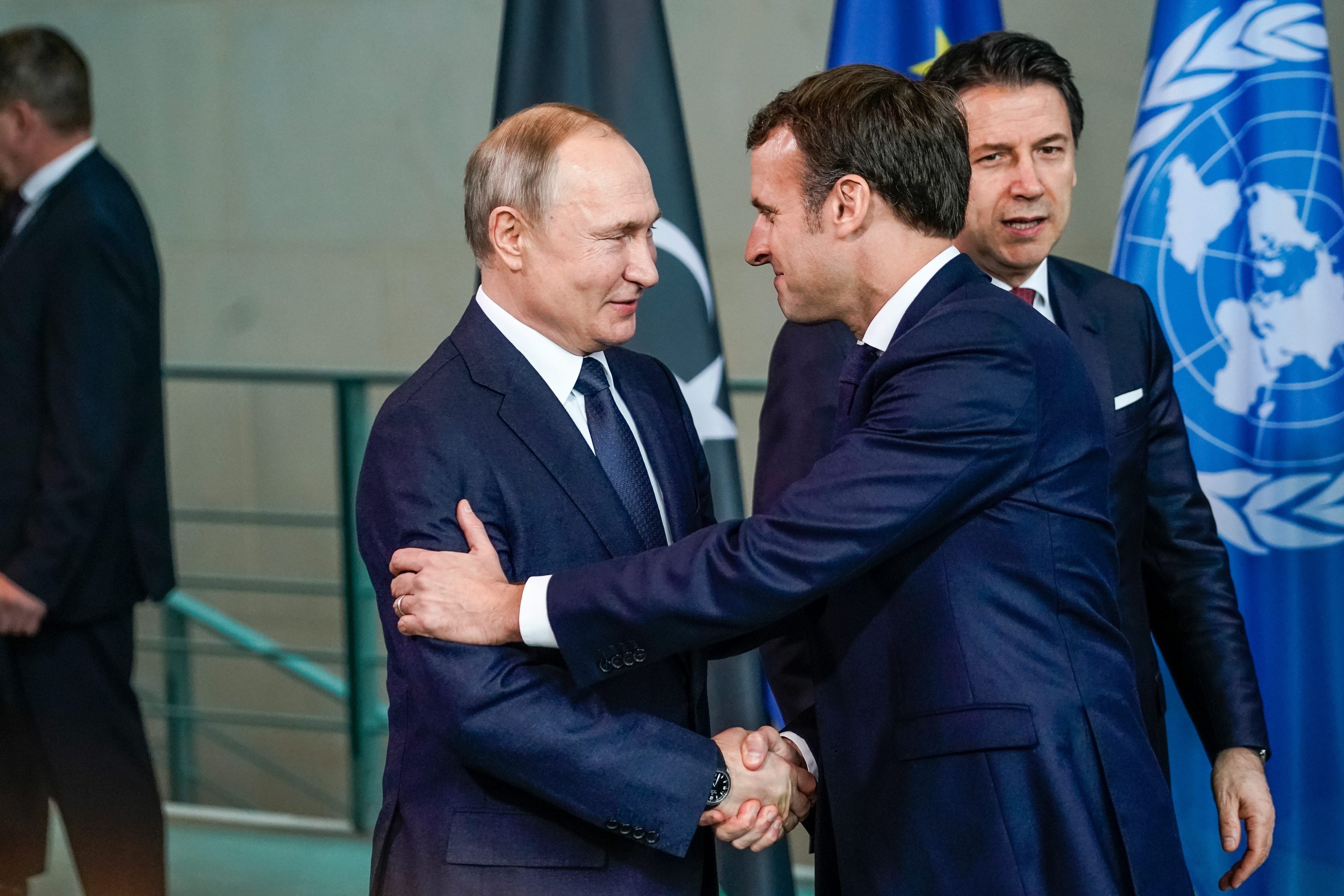 Владимир Путин и Эмманюэль Макрон в 2020 году