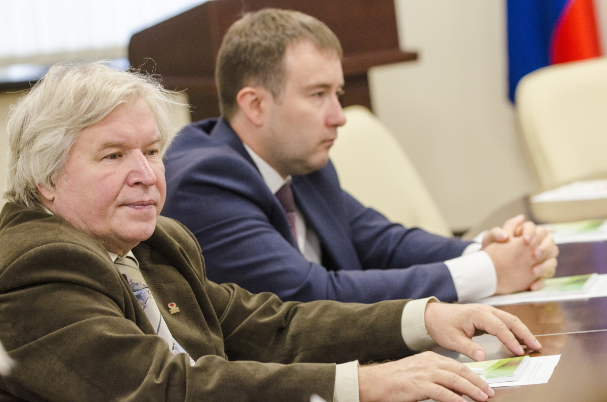 Виталий Смирнов (слева)