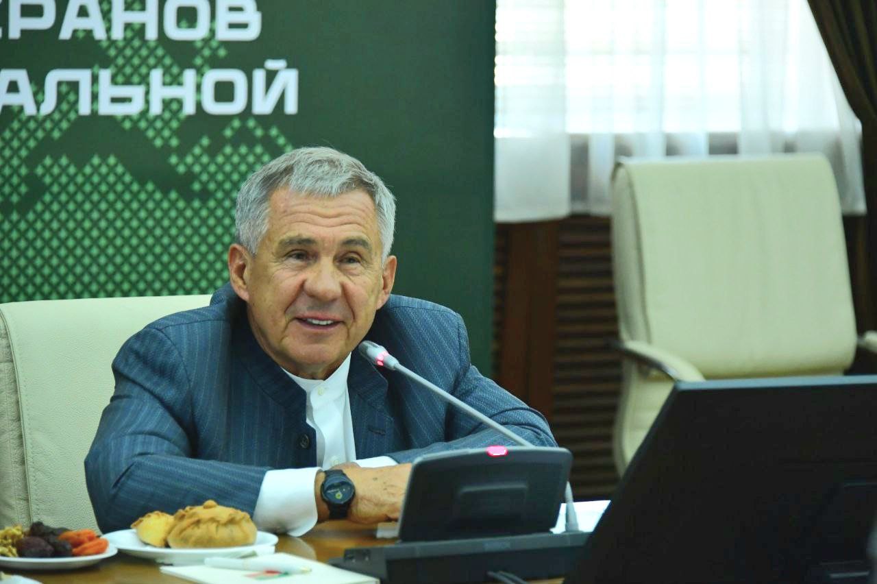 Рустам Минниханов