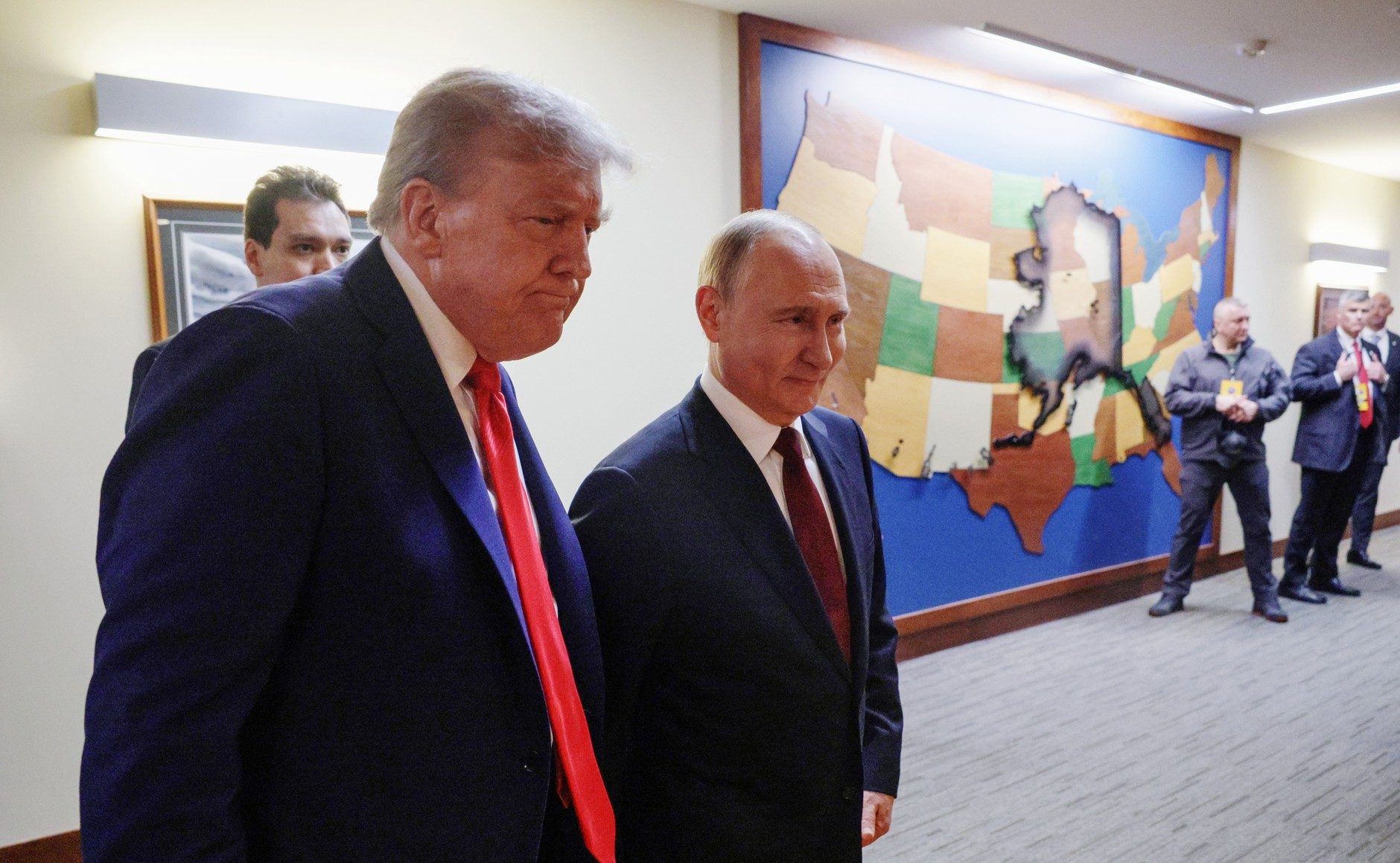 Дональд Трамп и Владимир Путин на Аляске