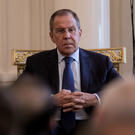Лавров призвал Зеленского вспомнить статьи Конституции Украины о защите прав русских