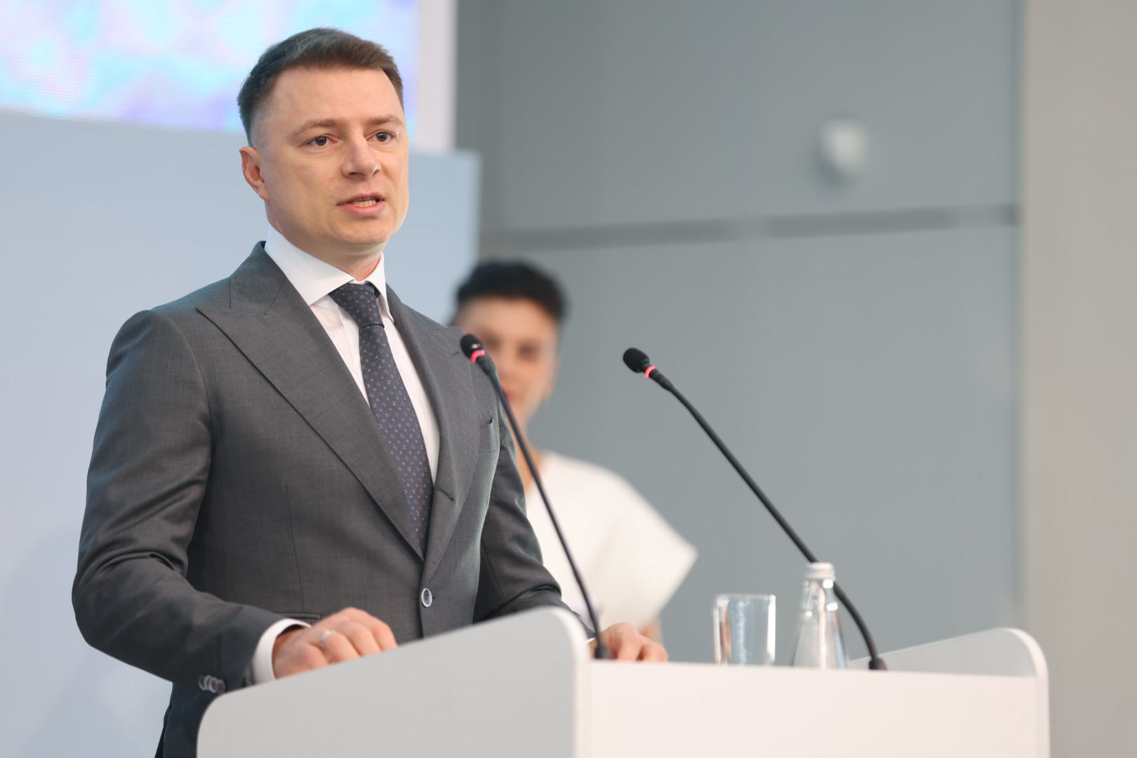 Михаил Иванов