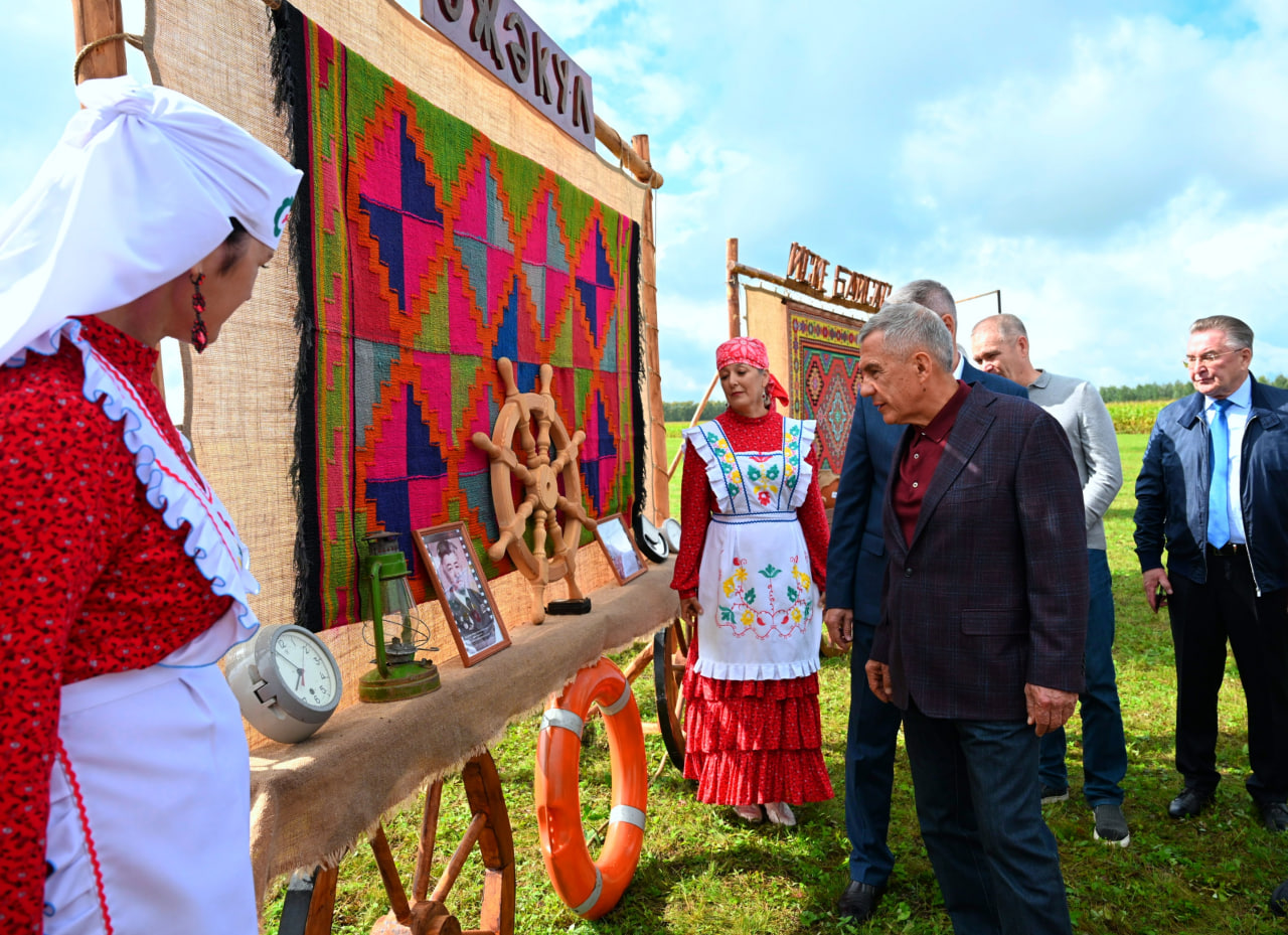Рустам Минниханов