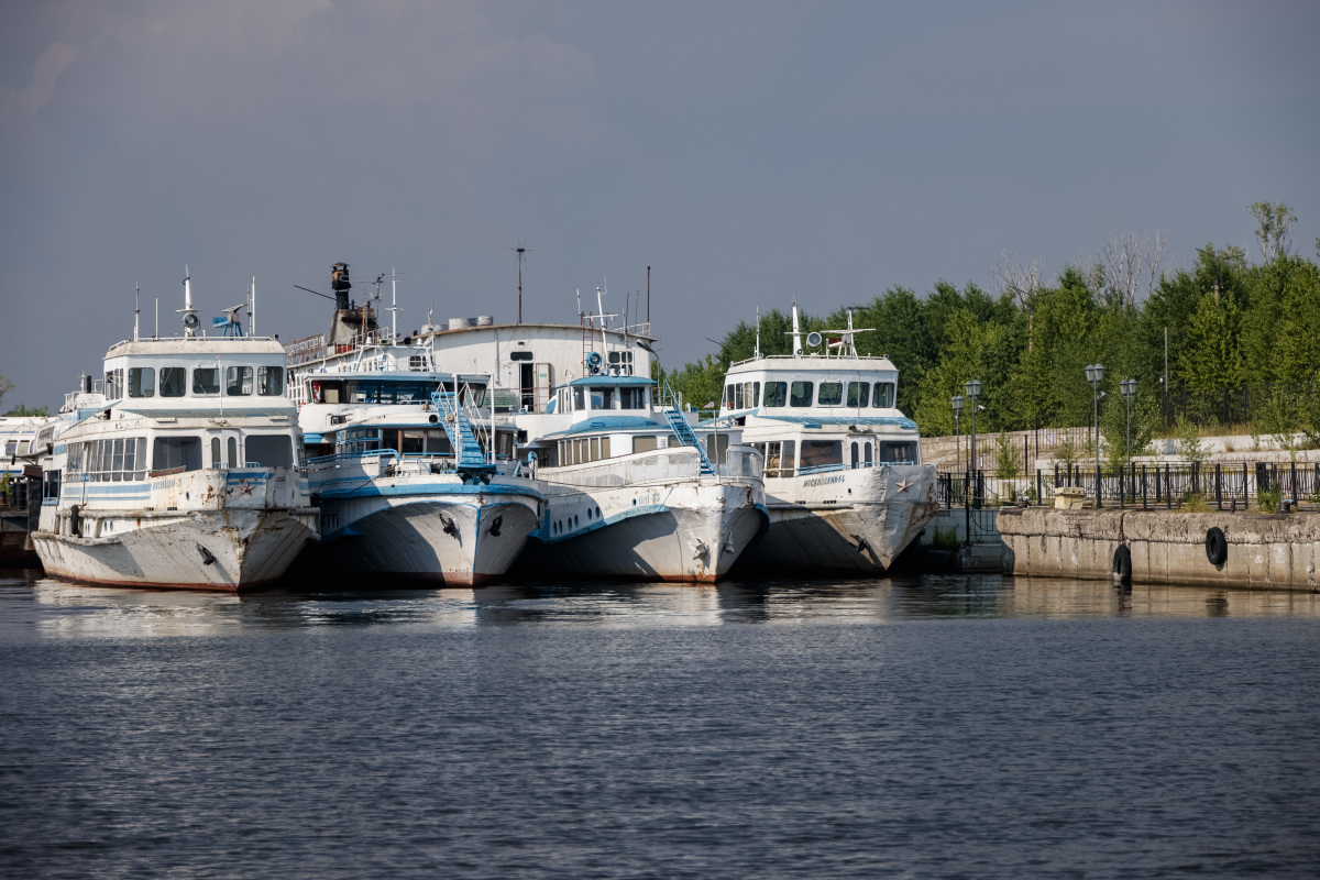 «Московский-21», «ОМ-173», «ОМ-73» и «Московский-14» (слева направо)
