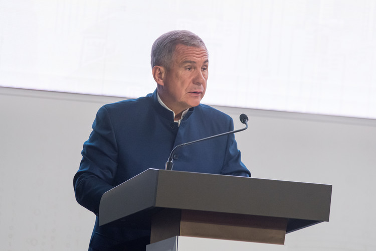 Рустам Минниханов