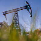 Цены на нефть выросли на фоне решения ОПЕК+ увеличить добычу сырья
