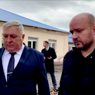 «Просто камень? Уволен»: Федорищев с нецензурной репликой и толчком отправил в отставку главу района в Самарской области