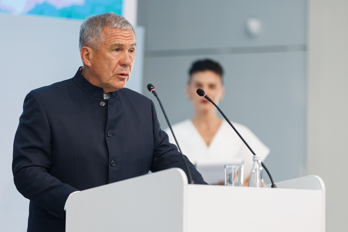 Рустам Минниханов
