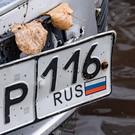 Водителей предупредили о штрафах за езду с номерами без флага России