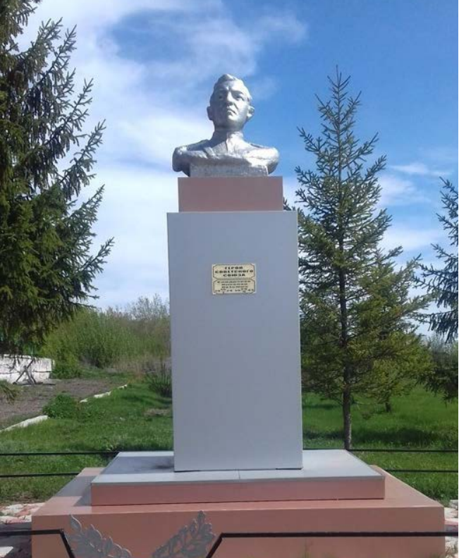 Бюст героя Советского Союза Синдрякова