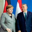 Орбан рассказал, что Меркель кричала на него больше, чем жена