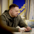 Политолог назвал обыски в квартире у Ермака элементом «политической игры»