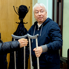 Прокуратура просит провести экспертизу состояния здоровья Роберта Мусина – он пришел в суд на костылях