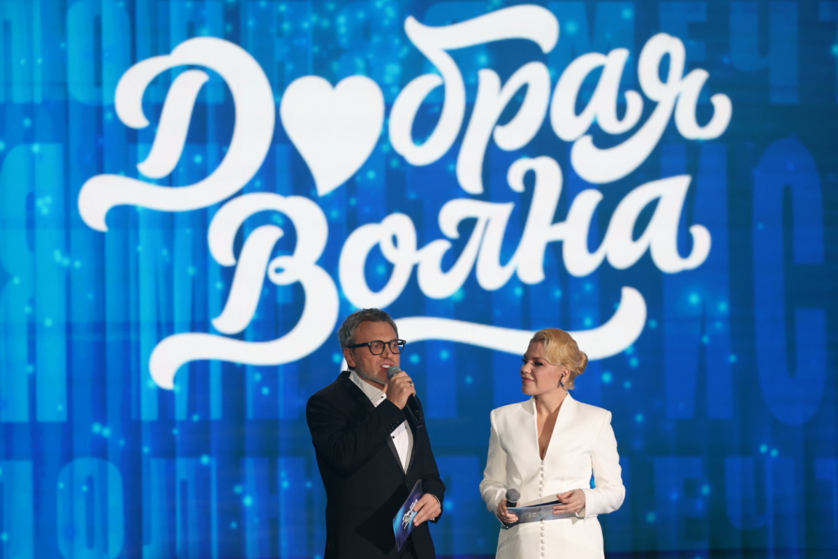 Телеведущие Вадим Такменев и Олимпиада Тетерич