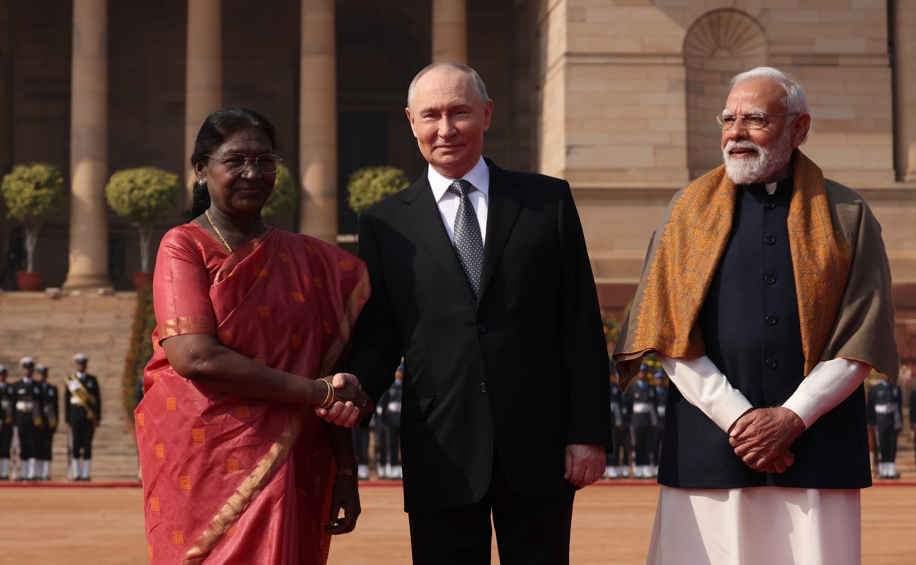 Президент Индии Дроупади Мурму, Владимир Путин и Нарендра Моди