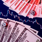 ЦБ понизил официальный курс доллара и евро почти на рубль