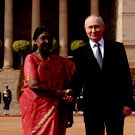 Бульон из листьев моринги и фаршированные сморчки: Путина накормили вегетарианским ужином в Индии