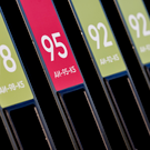 Кабмин прорабатывает введение топливных карт для многодетных семей