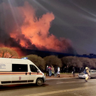 В Петербурге горит известный Правобережный рынок – огонь охватил 1,5 тысячи «квадратов»