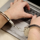 Кабмин подготовил второй пакет антимошеннических мер, среди них – ограничение количества банковских карт