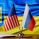 Bloomberg узнал, что США готовят новые санкции против РФ. На фоне этого индекс Мосбиржи снизился