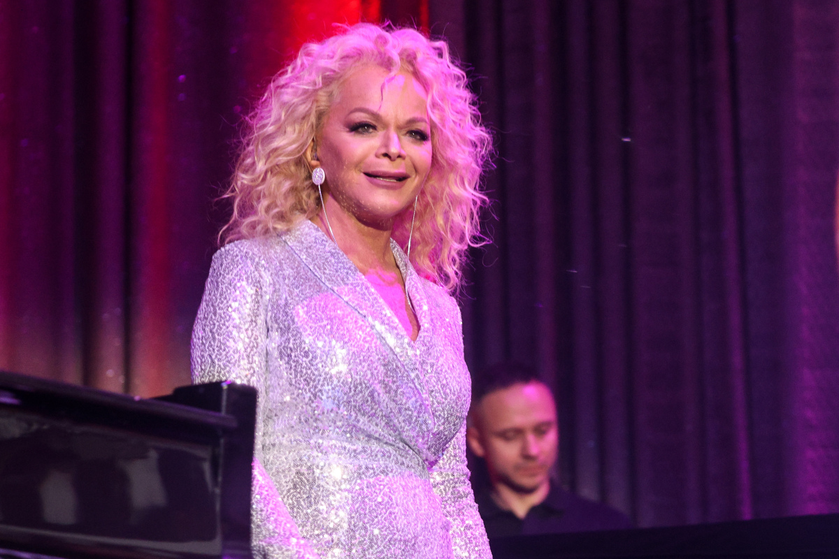 Лариса Долина