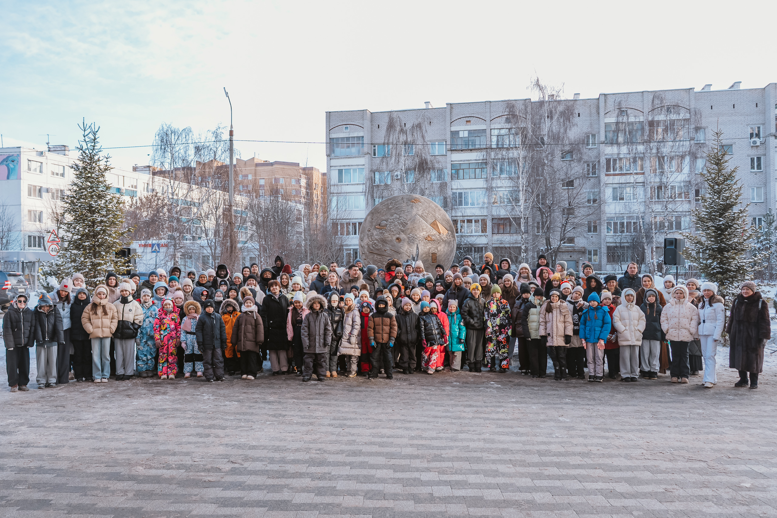 Стела стала украшением городского пространства и приглашением жителям Казани взглянуть на образование через язык искусства