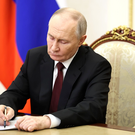 Путин подписал закон о пенсиях для добровольцев СВО