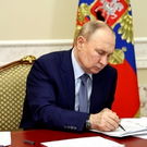 Путин разрешил покупку алкоголя и сигарет по Max наравне с паспортом