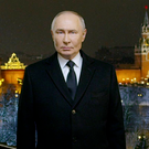 Путин на фоне Кремля поздравил россиян с Новым годом: «Мы вместе – одна большая семья»
