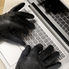 МВД: Мошенники начали получать доступ к банковским приложениям через вредоносное ПО