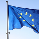 Politico: У ЕС есть несколько вариантов ответа на пошлины Трампа – от «торговой базуки» до карты Китая