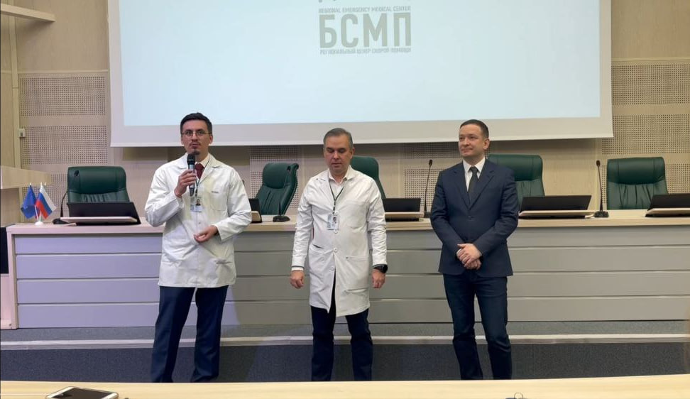 Роман Джумабаев (слева) и Марат Мухамадеев (посередине)