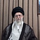 СМИ: Иранский лидер спрятался в бункере в ожидании удара США