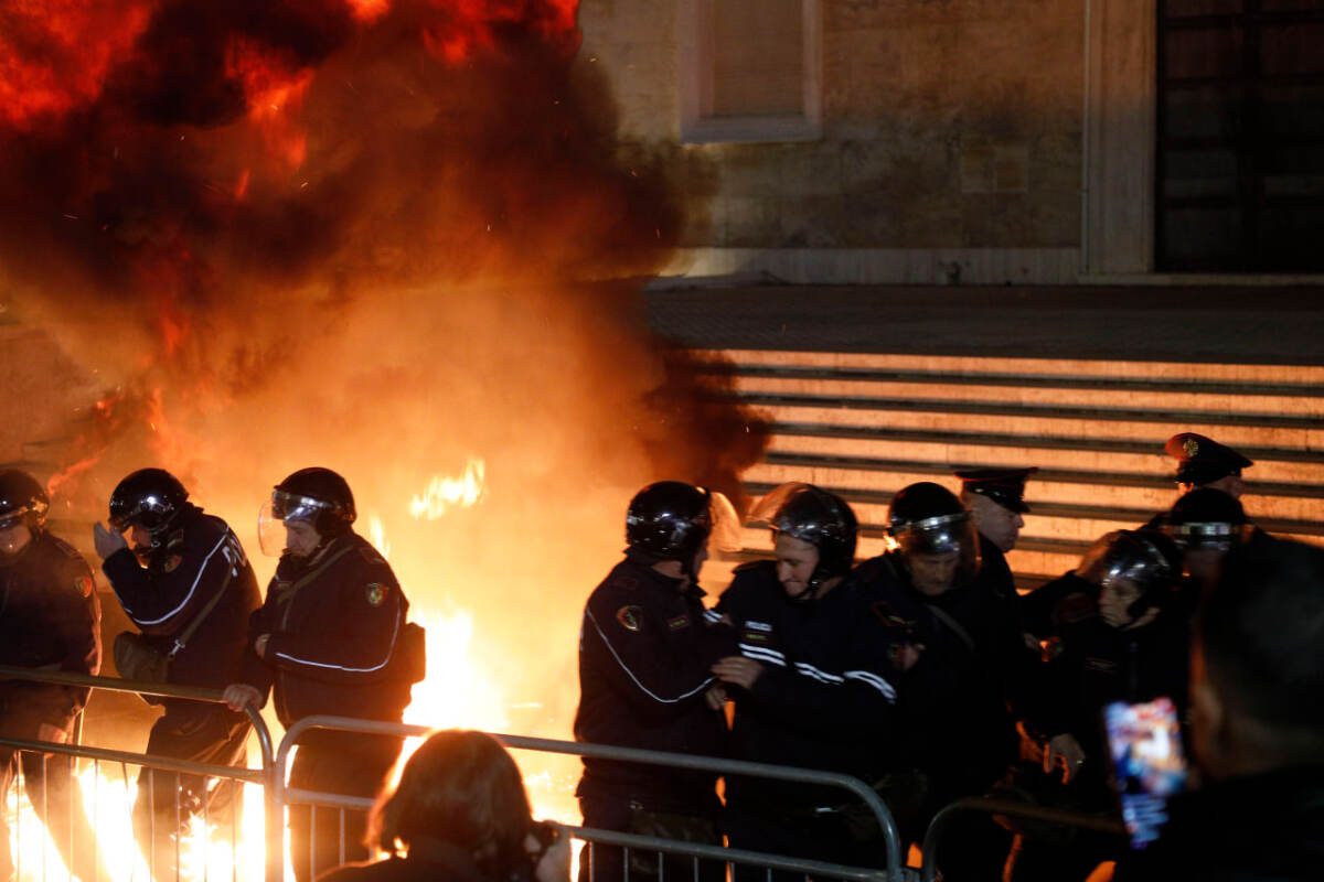Протесты в Тиране 22 декабря