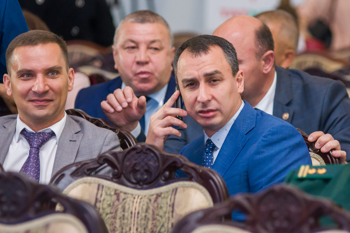 Альберт Хайрутдинов (справа)