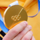 Призеры ОИ-2026 пожаловались на низкое качество медалей – одна из наград развалилась на три части