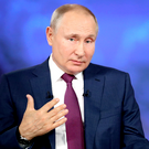 Путин поручил проработать связь ипотечной ставки с числом детей