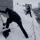 В Казани после поручения Метшина очистили от снега крыши 169 домов