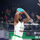 УНИКС одержал пятую победу подряд. У Рейнольдса и Бингэма 48 очков на двоих