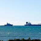 Иран атаковал ракетами американский нефтяной танкер, судно горит