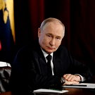 Путин поручил подготовить ограничения езды для электровелосипедов