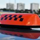 Власти хотят ограничить цены на такси во время непогоды