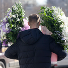 Эксперт о спросе на цветы перед 8 Марта: «Тюльпаны стали покупать реже, люди от них устали»