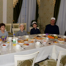 «Надеемся, ифтар даст толчок к знакомству с исламом». Вдов и детей участников СВО пригласили в мечеть Аль Марджани