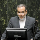 Аракчи: Иран не планирует извлекать обогащенный уран из-под обломков ядерных объектов