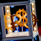 Внебиржевой курс евро поднялся выше 94 рублей впервые с января. Доллар превысил 82 рубля