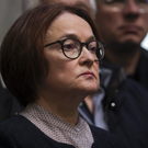 Глава ЦБ объяснила падение рубля низкими ценами на нефть и бюджетным правилом