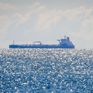 Bloomberg: «Зомби-танкер» с неизвестным грузом смог дважды пройти Ормузский пролив