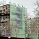 Часть Мергасовского дома в Казани закрыли строительной драпировкой